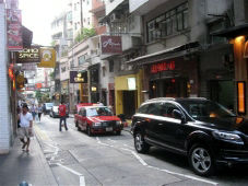 香港のハリウッド通りがSOHO。